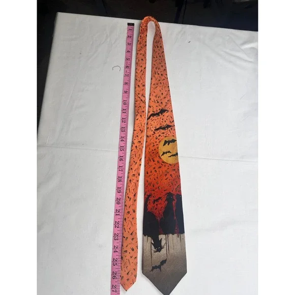 Seasonal Concepts by MMG‎ Hallmark Halloween Cats Bats Moon Silk Tie - Picture 7 of 8